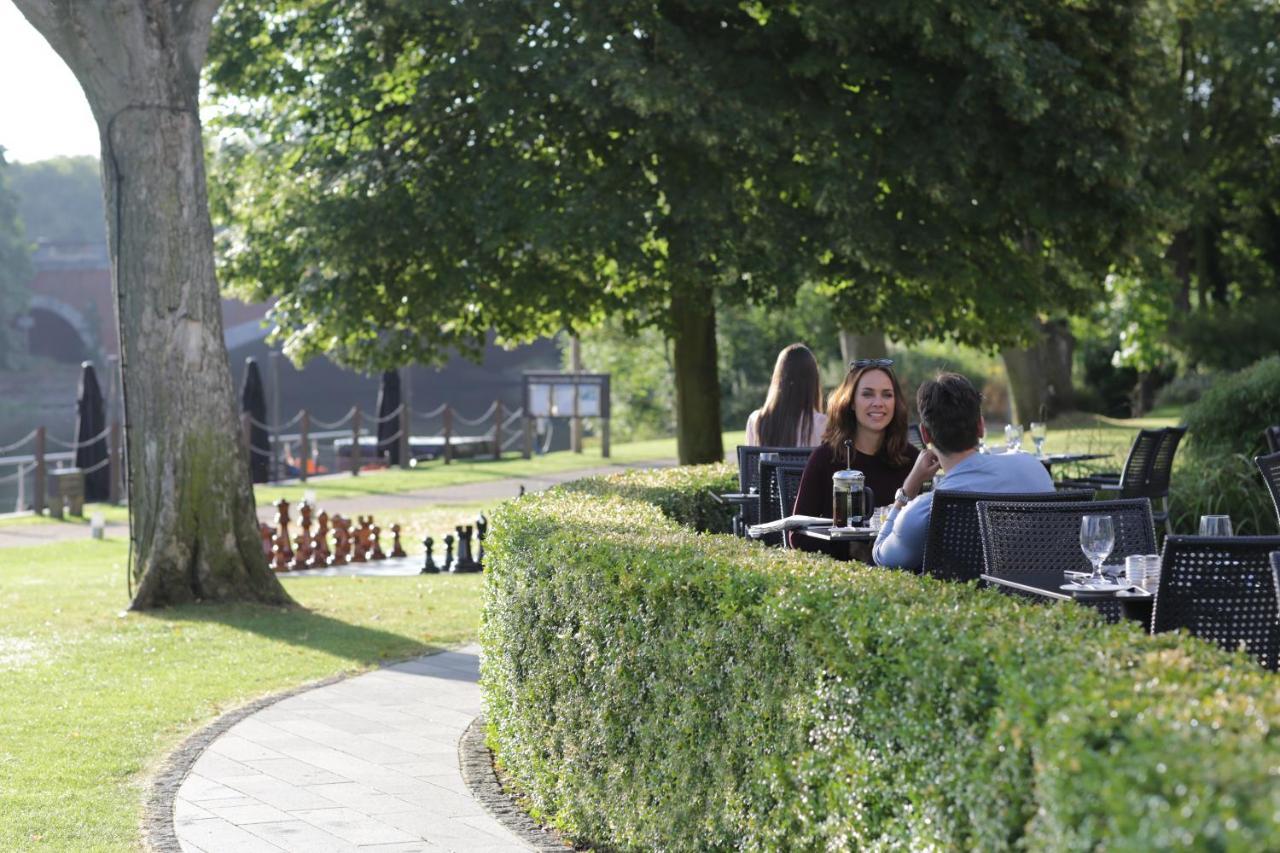 Отель The Runnymede On Thames (Adults Only) Эгэм Экстерьер фото
