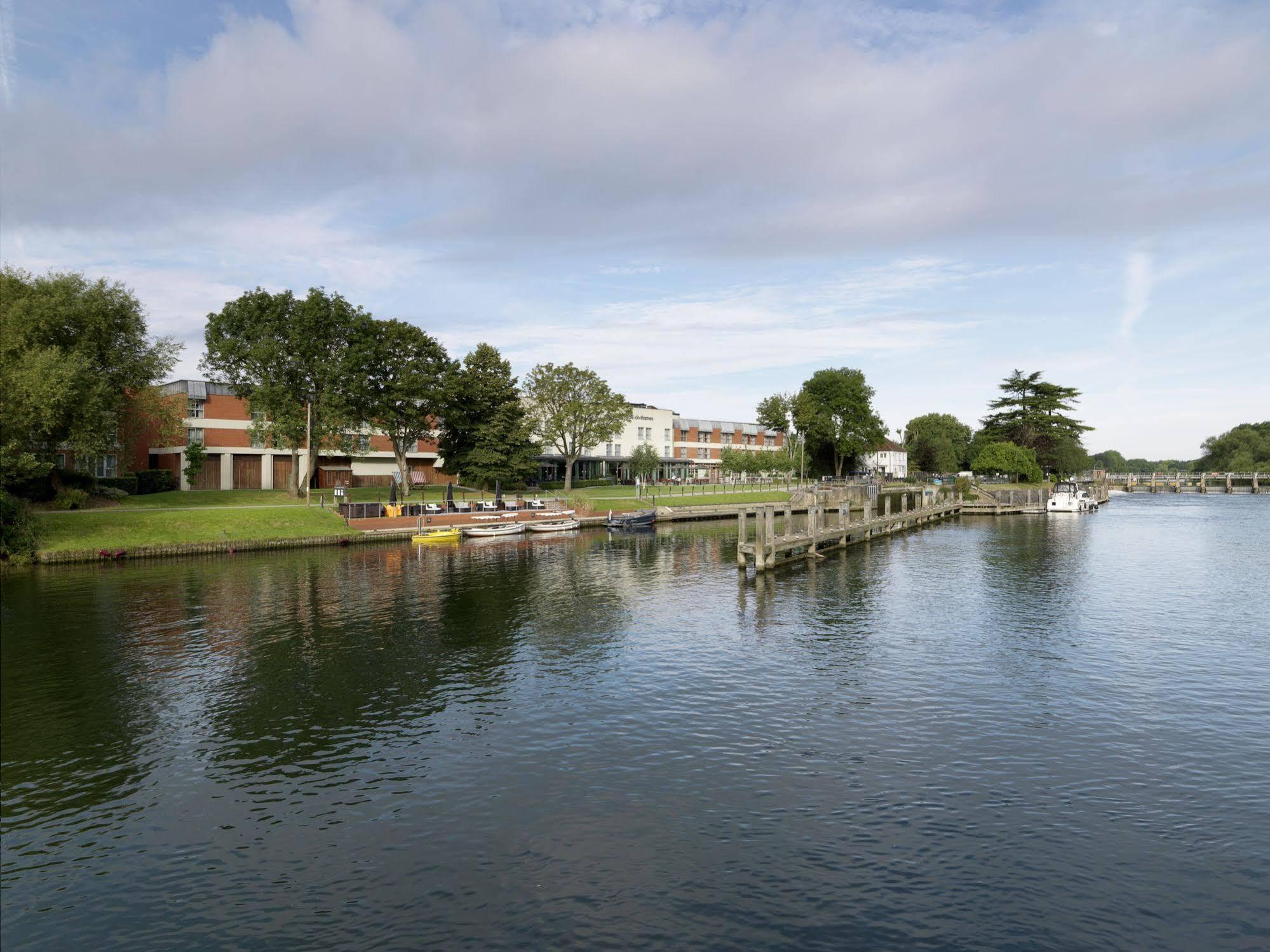 Отель The Runnymede On Thames (Adults Only) Эгэм Экстерьер фото